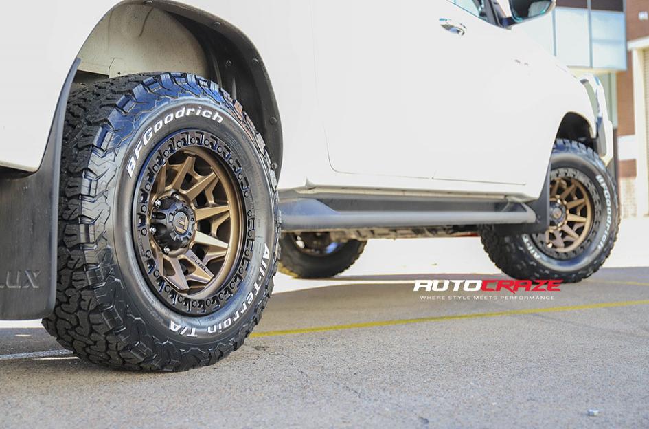 TOYOTA HILUX N80 4WD COVERT BRONZE BLACK LIP